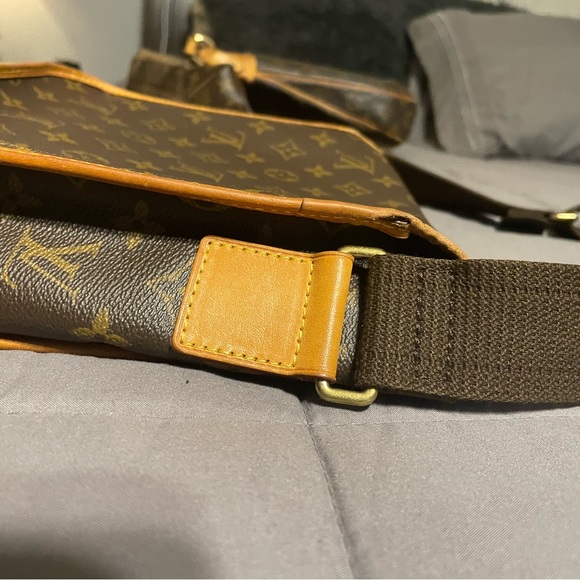Louis Vuitton messenger crossbody - Picture 7 of 9